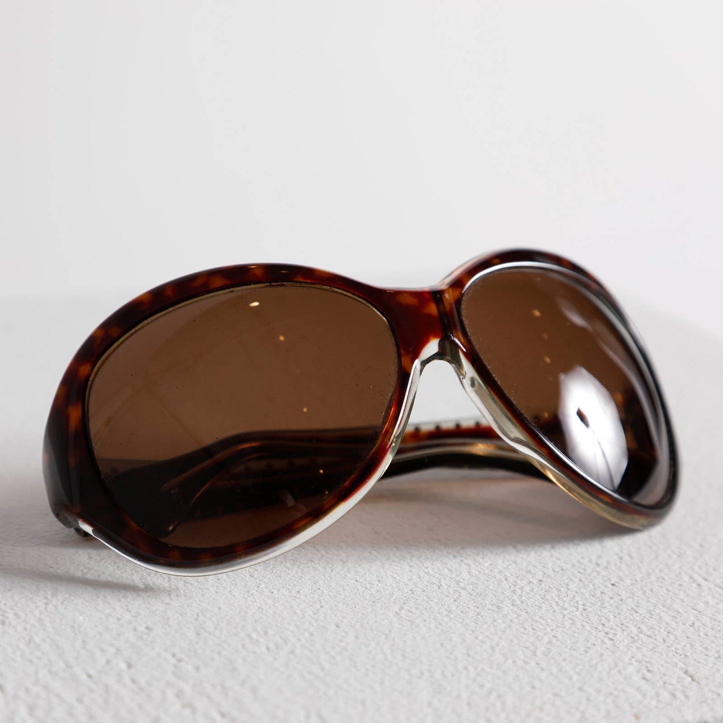 CALVIN KLEIN Tortoise Round Sunglasses