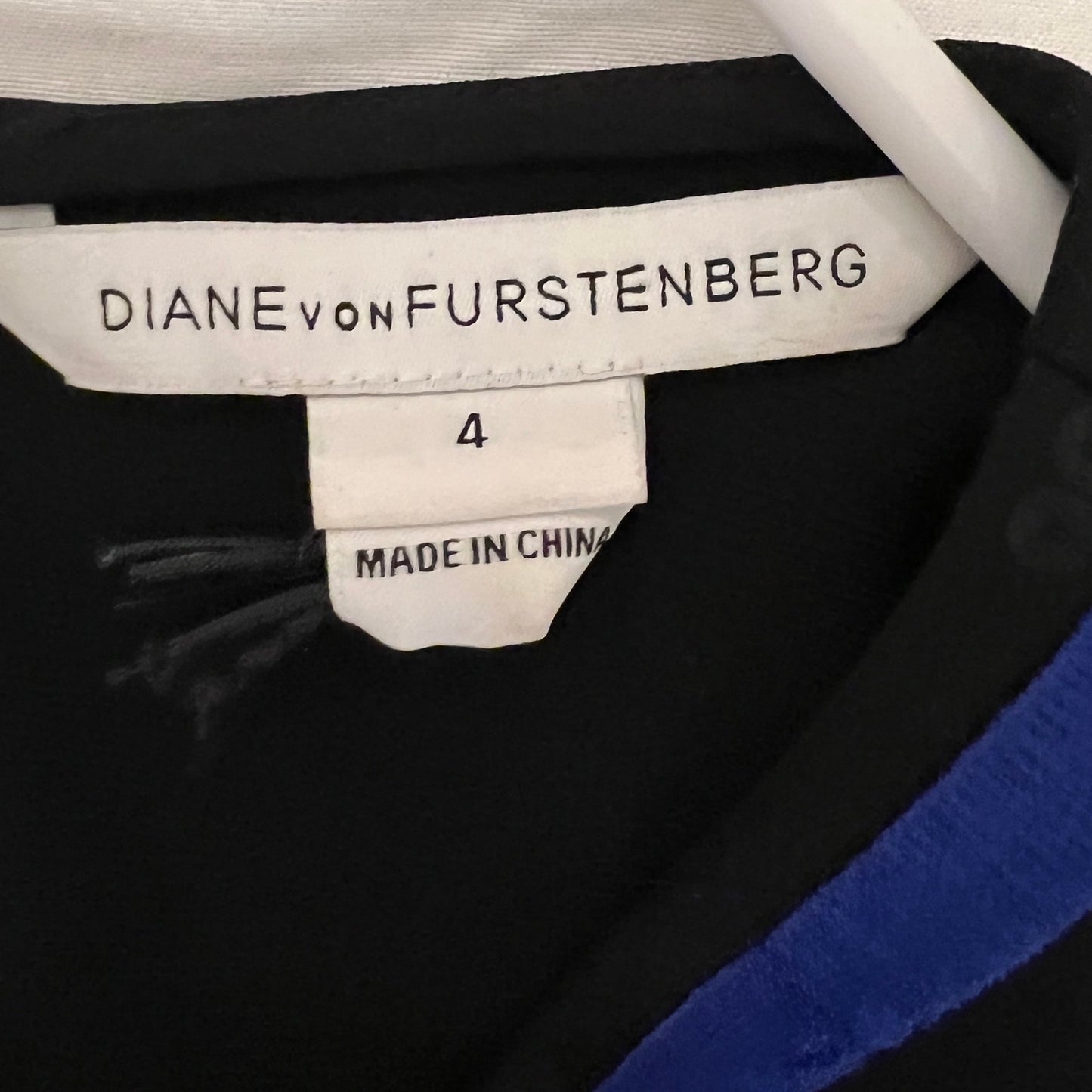 DIANE VON FURSTENBERG Black & Blue Abstract Embroidered Sleeveless Sheath Dress