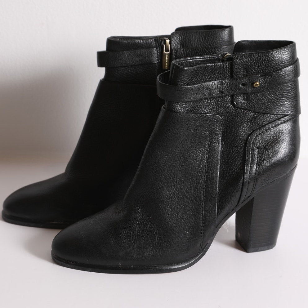 VINCE CAMUTO Black Leather Heeled Ankle Booties