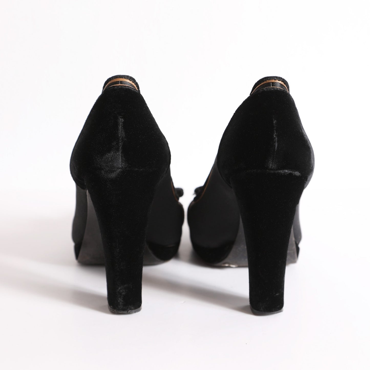 BCBGMAXAZRIA Vintage Black Velvet Bow Detail Pumps