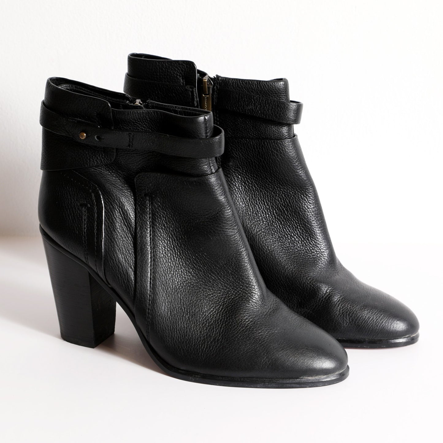 VINCE CAMUTO Black Leather Heeled Ankle Booties