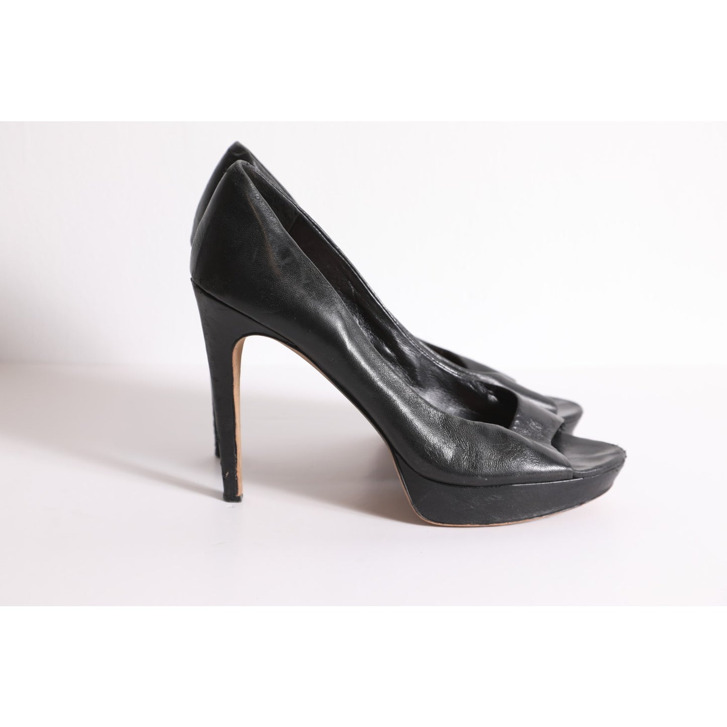 VINCE CAMUTO Black Leather Peep Toe Pumps