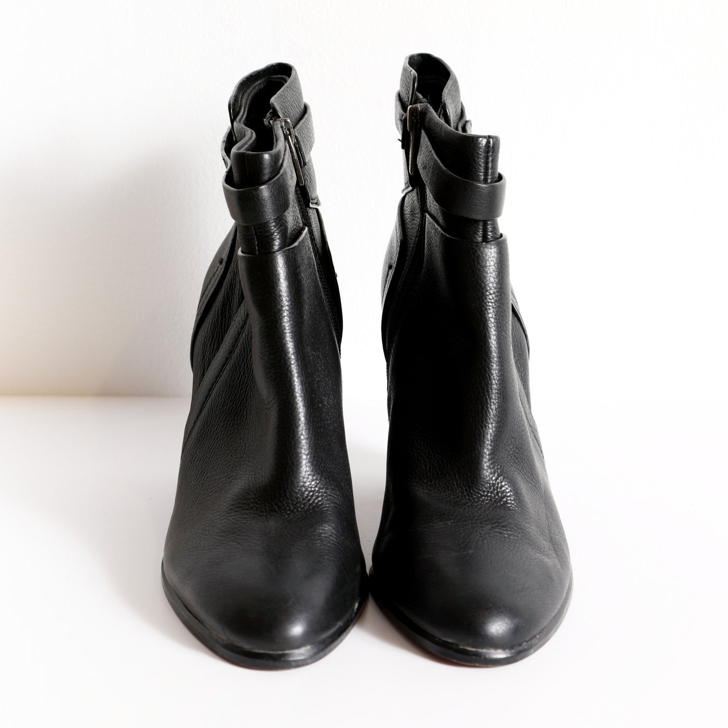 VINCE CAMUTO Black Leather Heeled Ankle Booties