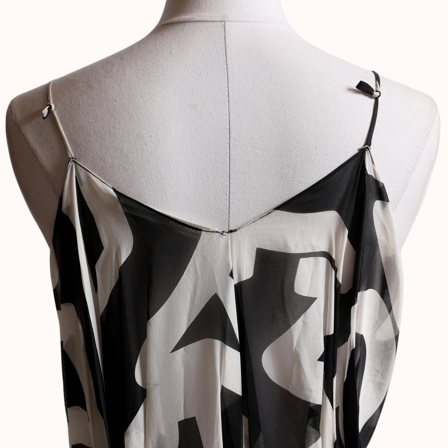 DIANE VON FURSTENBERG Vintage Chrysilla Black White Tribal Print Silk Mini Dress