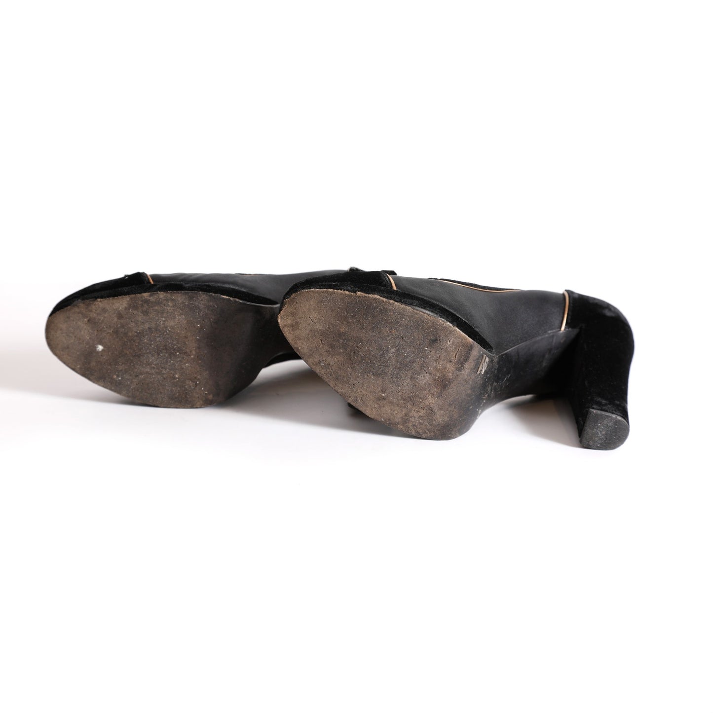 BCBGMAXAZRIA Vintage Black Velvet Bow Detail Pumps