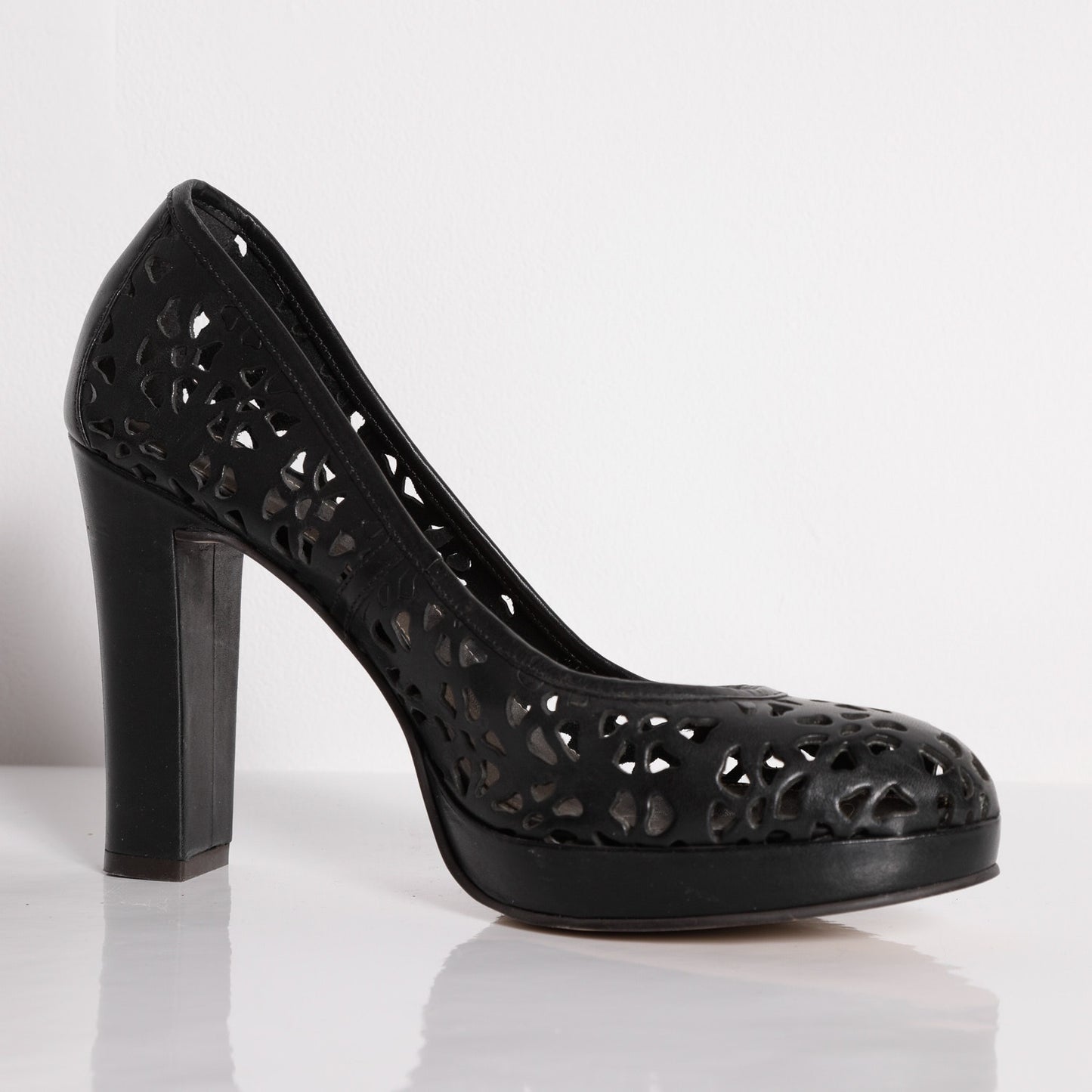 TOPSHOP Vintage Black Leather Cut Out Pumps