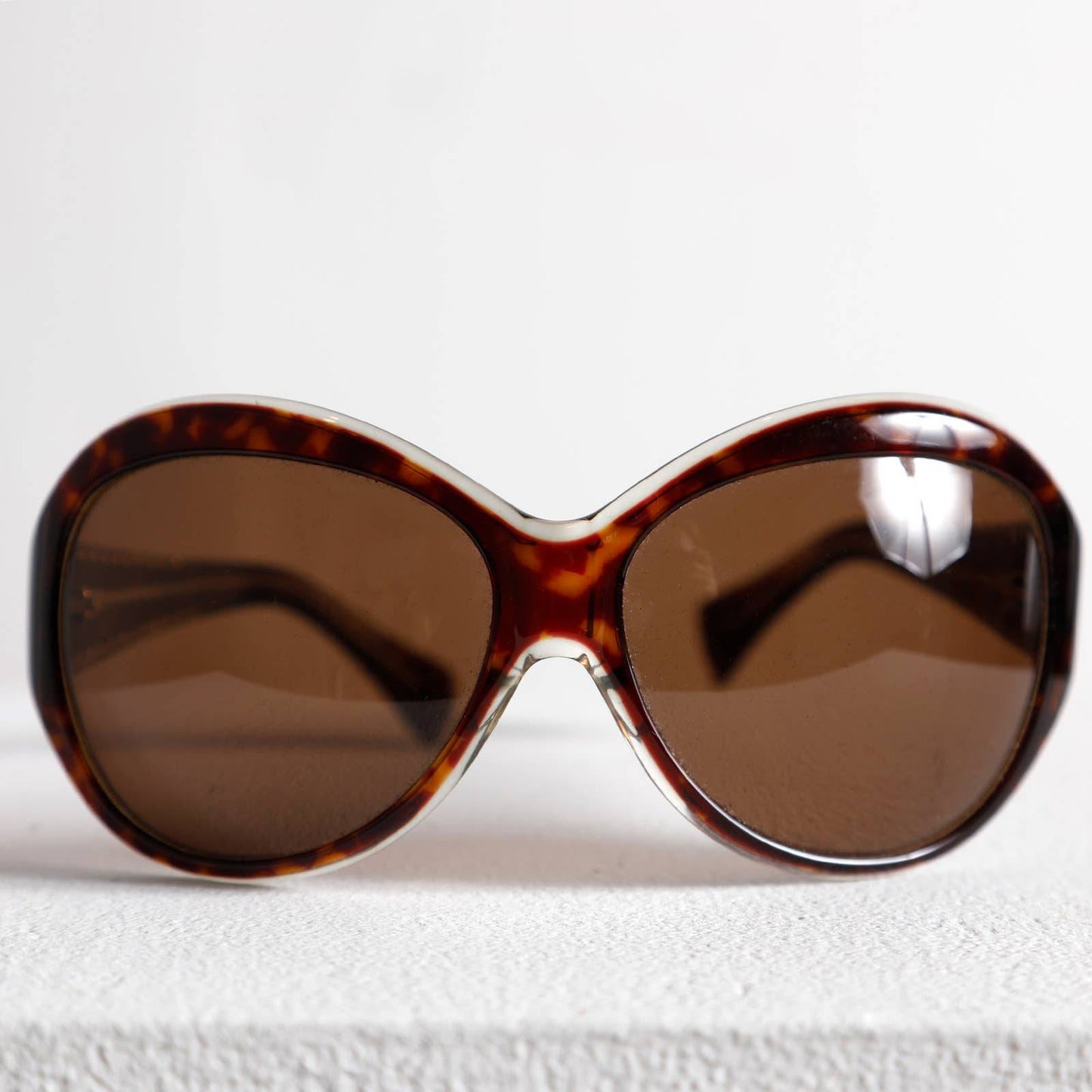CALVIN KLEIN Tortoise Round Sunglasses
